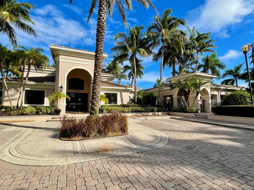 2727 Anzio Court # 108, Palm Beach Gardens FL 33410