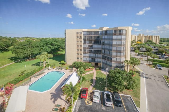 7100 Radice Court # 708, Lauderhill FL 33319 - Lauderhill, FL - Photo 4