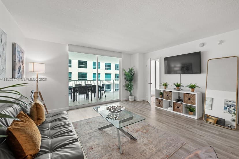 1200 Brickell Bay Dr # 2414, Miami FL 33131