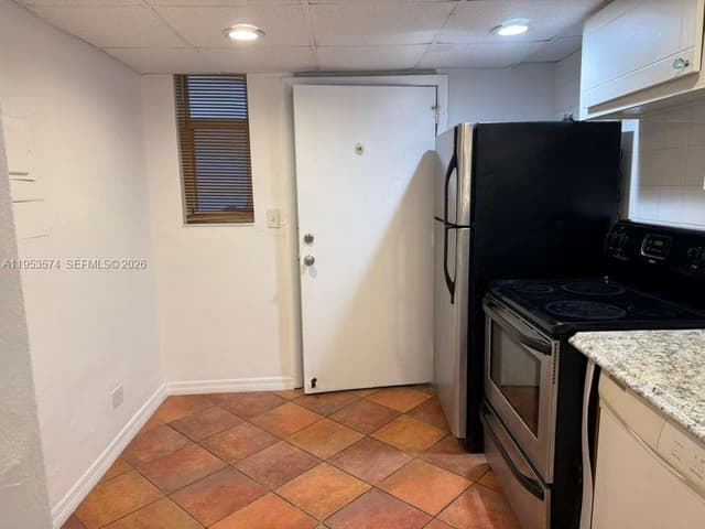 3660 NE 166TH ST # 609, North Miami Beach FL 33160 - North Miami Beach, FL - Photo 4