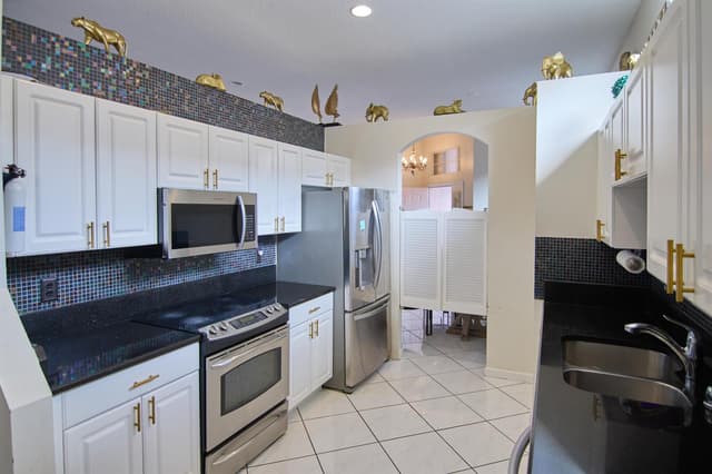 2824 Waters Edge Circle, FL 33413 - Photo 3