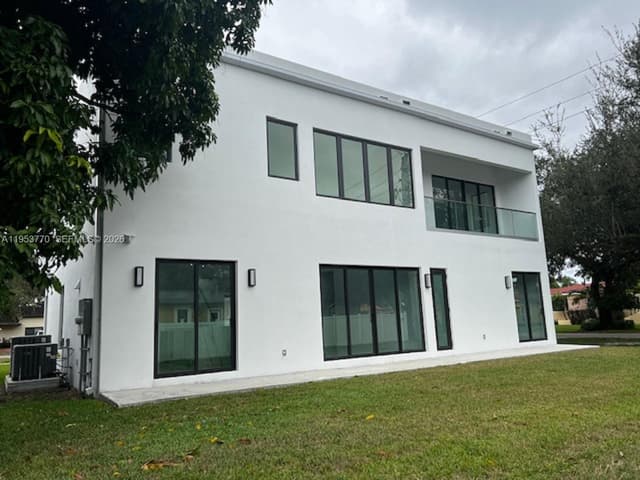 2 Hough Dr, Miami Springs FL 33166 - Miami Springs, FL - Photo 5