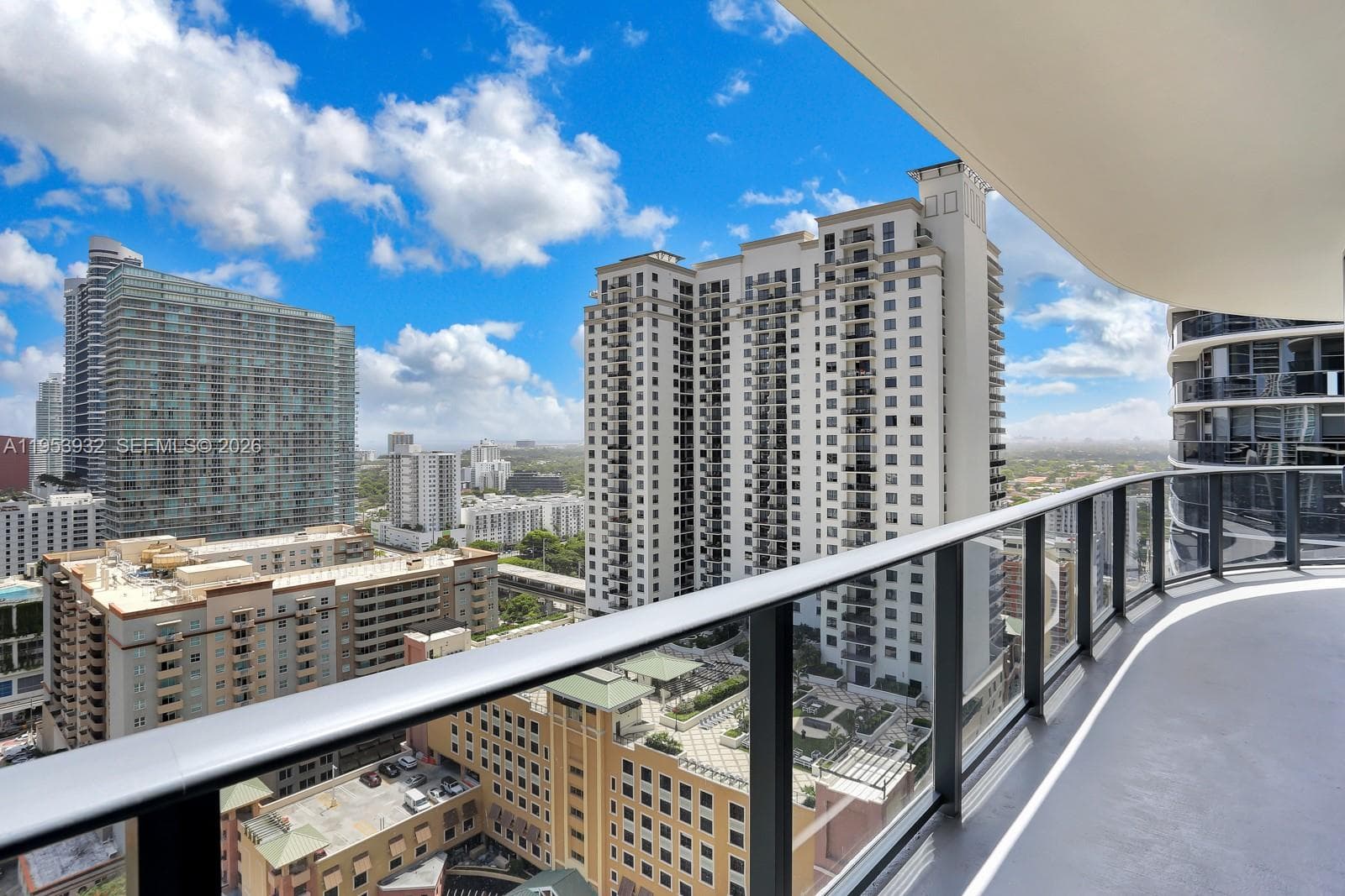 45 SW 9th St # 1806, Miami FL 33130