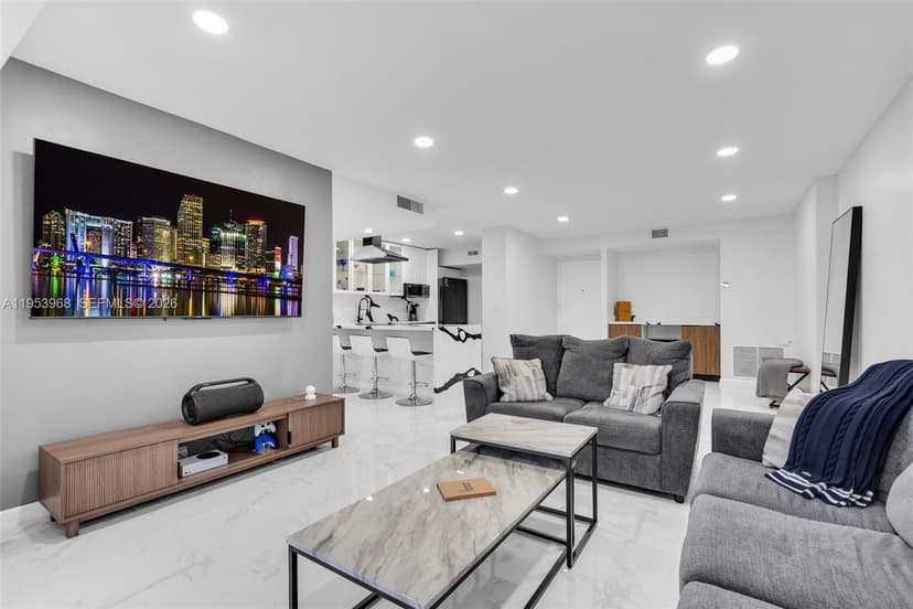 3800 Hillcrest Dr # 203, Hollywood FL 33021