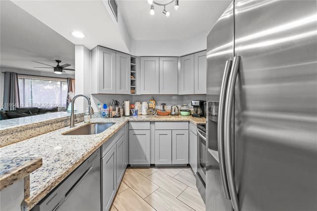 8058 NW 15th Mnr # 8058, Plantation FL 33322 - Plantation, FL - Photo 2