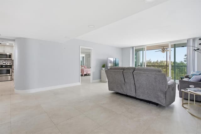 3910 Inverrary Boulevard # B, Lauderhill FL 33319 - Lauderhill, FL - Photo 6