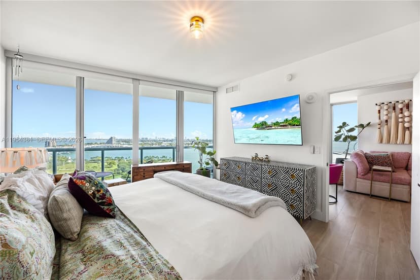888 Biscayne Blvd # 2009, Miami FL 33132