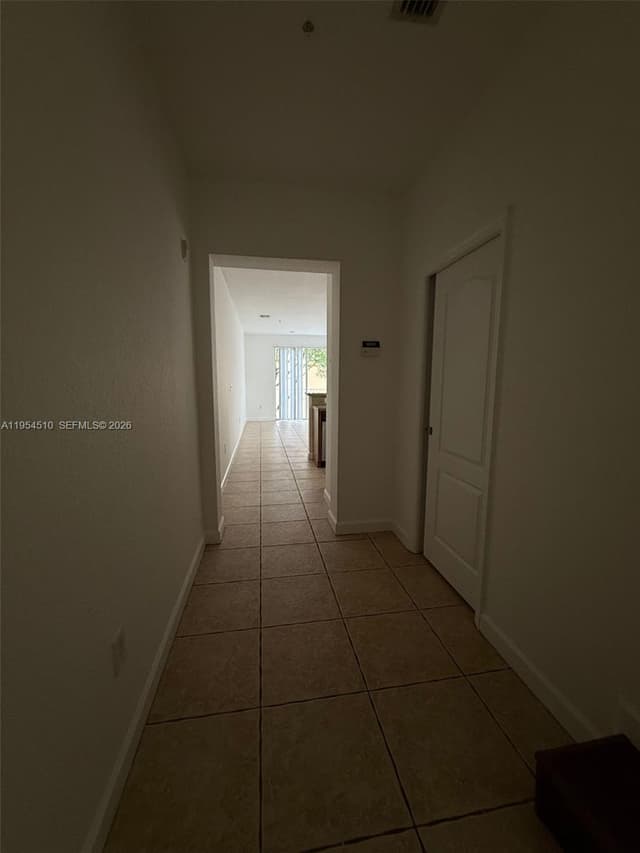 17640 NW 73rd Ave # 19, Hialeah FL 33015 - Hialeah, FL - Photo 6