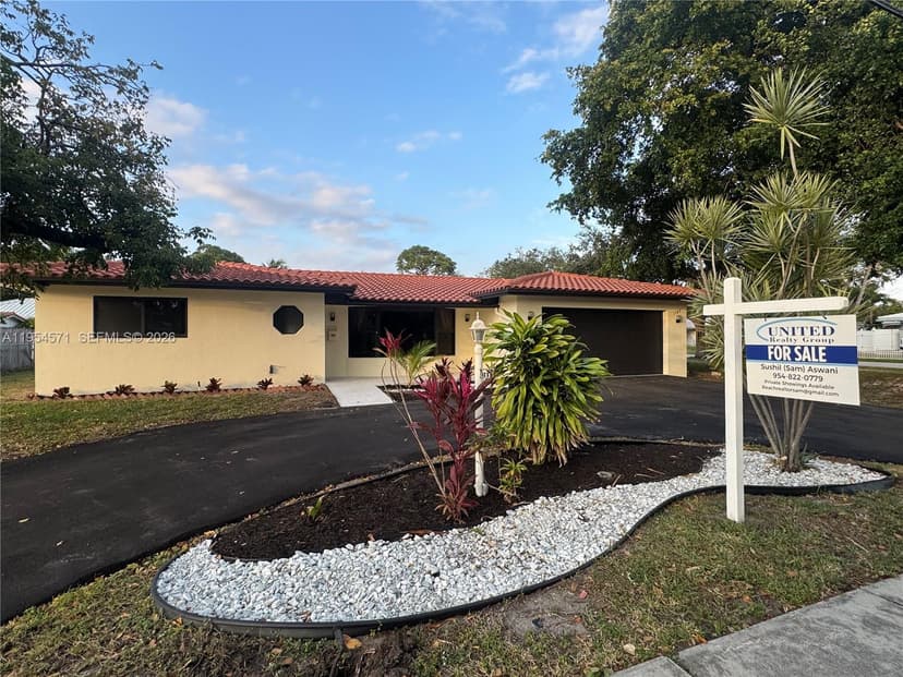 1109 SE 10th St, Deerfield Beach FL 33441