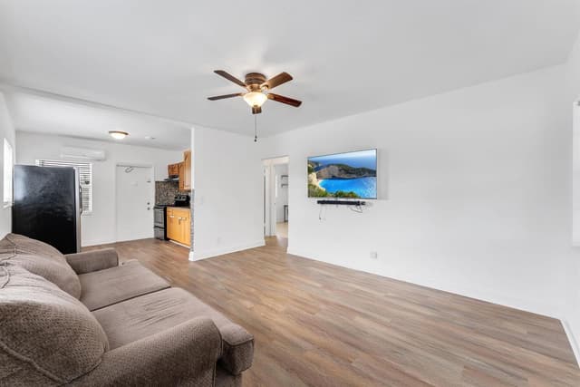7401 Pines Boulevard # 201, Pembroke Pines FL 33024 - Pembroke Pines, FL - Photo 3