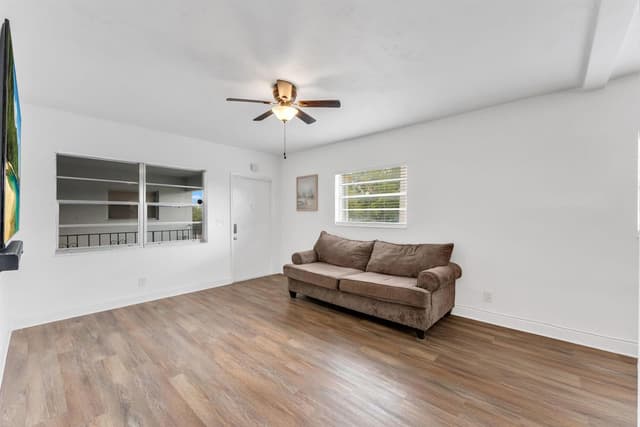7401 Pines Boulevard # 201, Pembroke Pines FL 33024 - Pembroke Pines, FL - Photo 5