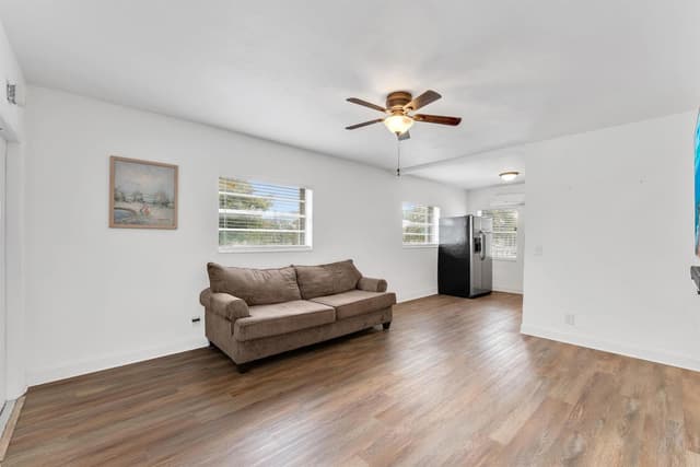 7401 Pines Boulevard # 201, Pembroke Pines FL 33024 - Pembroke Pines, FL - Photo 4