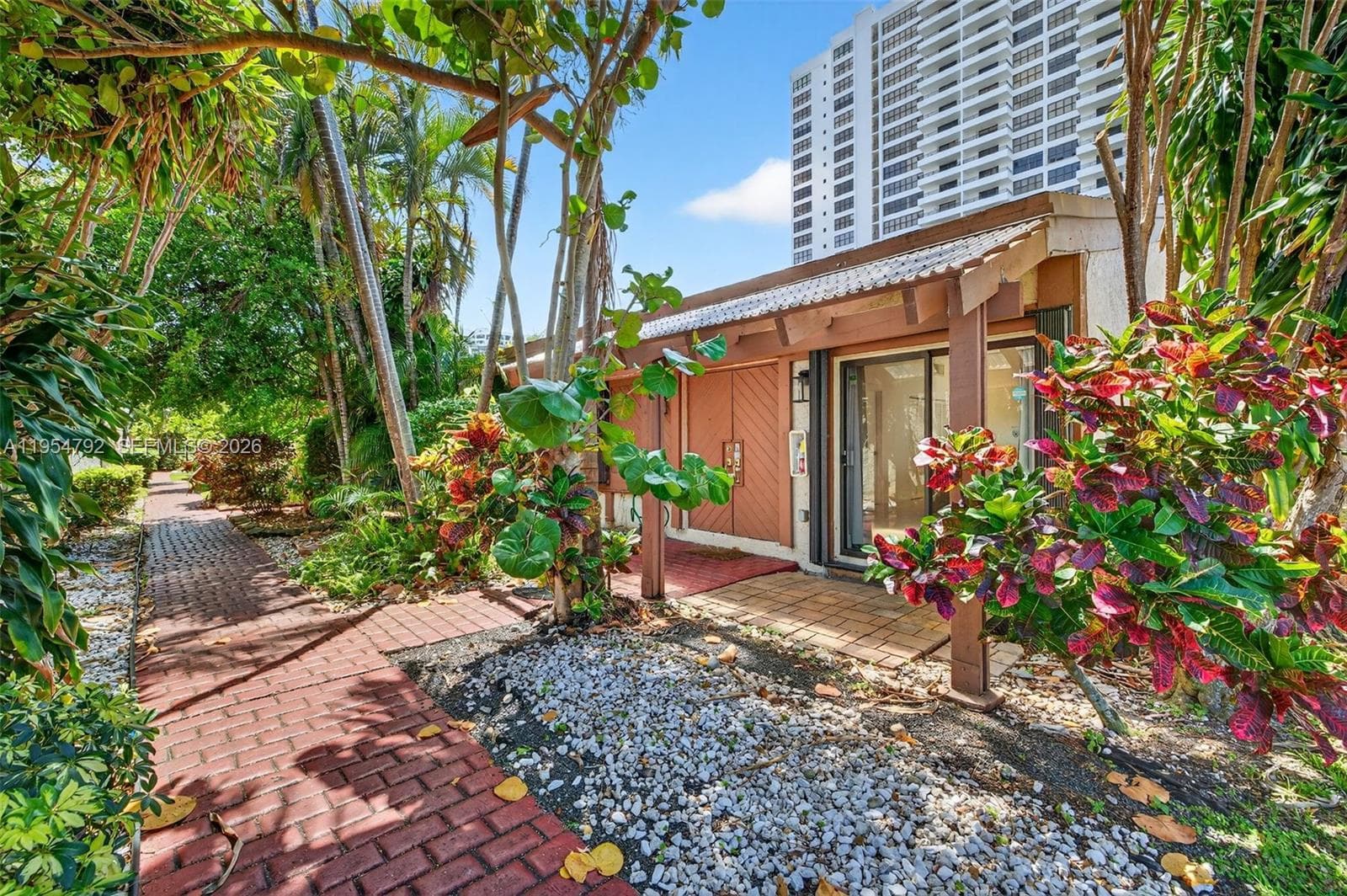 2619 S Parkview Dr, Hallandale Beach FL 33009