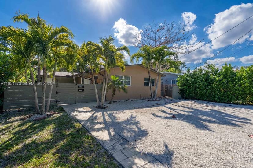 2470-2472 NE 182nd Ter, North Miami Beach FL 33160