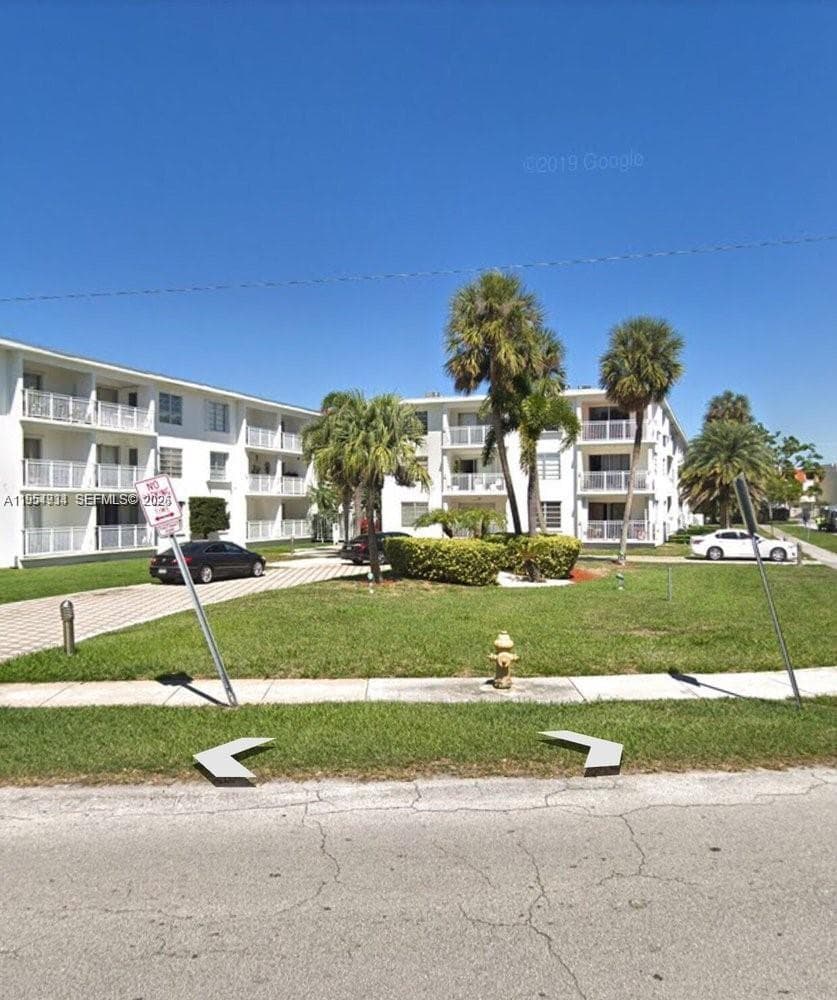 1631 NE 114th St # 201, Miami FL 33181