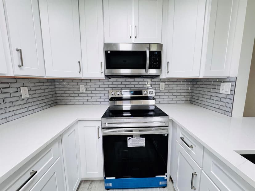 293 Flanders G, Delray Beach FL 33484