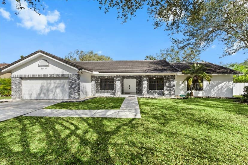20221 NW 8th Street, Pembroke Pines FL 33029