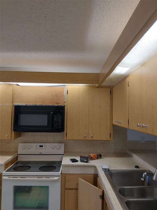 2621 Village Blvd # 102, West Palm Beach FL 33409 - West Palm Beach, FL - Photo 3