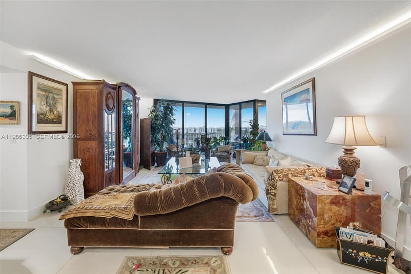 1000 Quayside Ter # 1107, Miami FL 33138