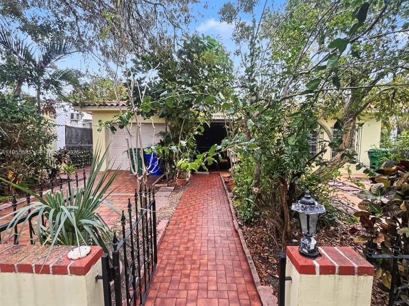 1712 SW 13th St, Miami FL 33145