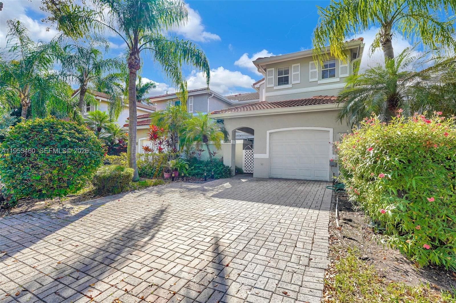 1120 Cliffrose St, Hollywood FL 33019 - Hollywood, FL - Photo 1