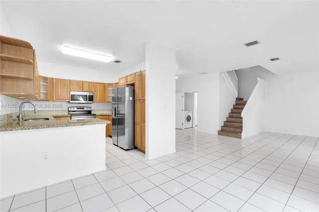 1120 Cliffrose St, Hollywood FL 33019 - Hollywood, FL - Photo 4