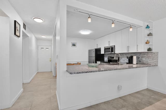 9110 Fairbanks Lane # 5, Boca Raton FL 33496 - Boca Raton, FL - Photo 4