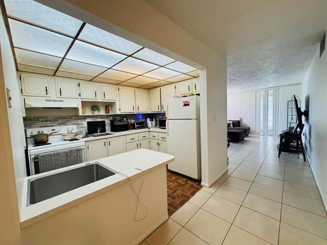 7300 NW 17th Street # 202, Plantation FL 33313 - Plantation, FL - Photo 6