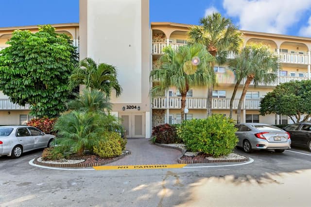 3204 Portofino Point # H2, Coconut Creek FL 33066 - Coconut Creek, FL - Photo 2