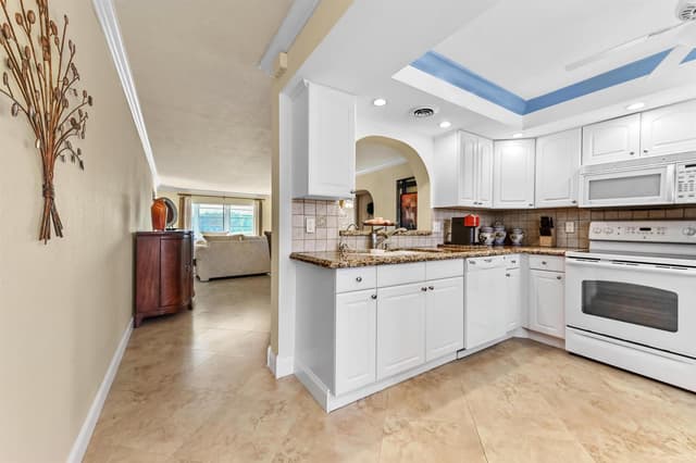 3204 Portofino Point # H2, Coconut Creek FL 33066 - Coconut Creek, FL - Photo 5