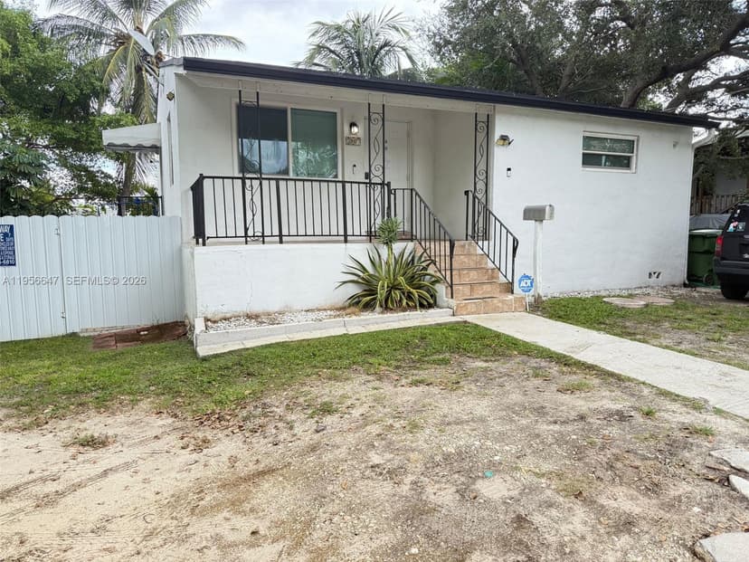 707 SW 8th Ave, Hallandale Beach FL 33009