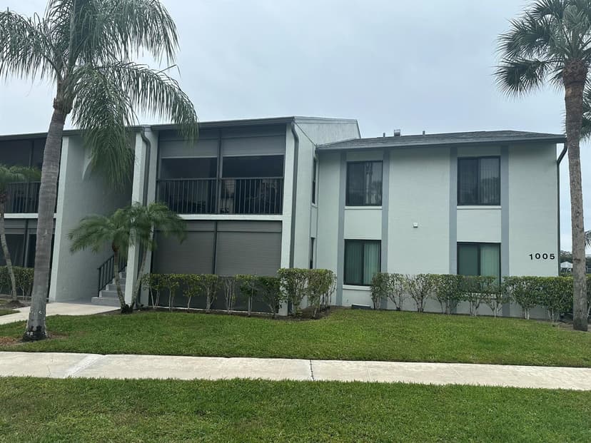 1005 Green Pine Blvd H-2, West Palm Beach FL 33409