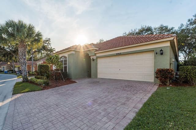 8063 Via Hacienda, Riviera Beach FL 33418 - Riviera Beach, FL - Photo 2