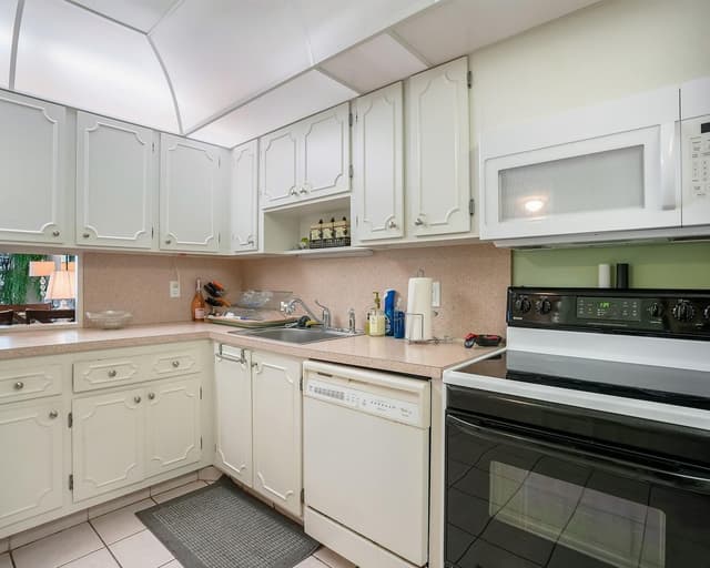3090 N Course Drive # 112, Pompano Beach FL 33069 - Pompano Beach, FL - Photo 2