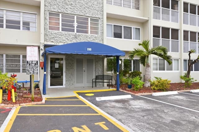 330 SE 2nd St # 501G, Hallandale Beach FL 33009 - Hallandale Beach, FL - Photo 2