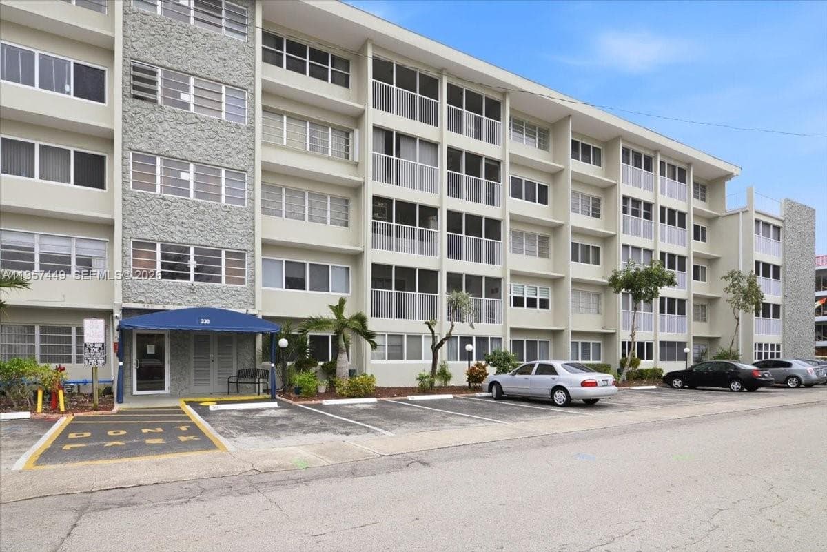 330 SE 2nd St # 501G, Hallandale Beach FL 33009 - Hallandale Beach, FL - Photo 1
