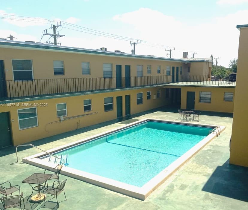 1975 NE 135th St # 3C, North Miami FL 33181