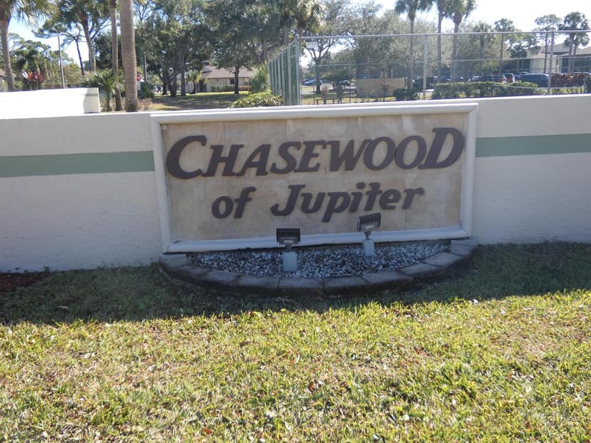 6495 SE Chasewood Drive, Jupiter FL 33458