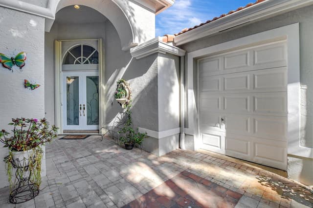 4022 Manchester Lake Drive, Lake Worth FL 33449 - Lake Worth, FL - Photo 4