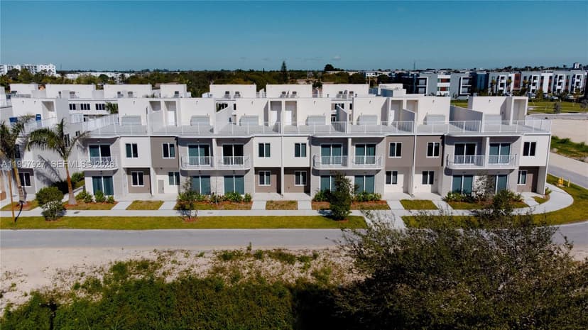 13828 SW 262nd St, Homestead FL 33032