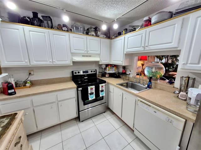 2840 Somerset Drive # 208m, Lauderdale Lakes FL 33311 - Lauderdale Lakes, FL - Photo 3