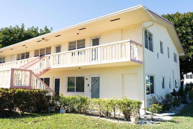 131 Easthampton F, West Palm Beach FL 33417 - West Palm Beach, FL - Photo 3
