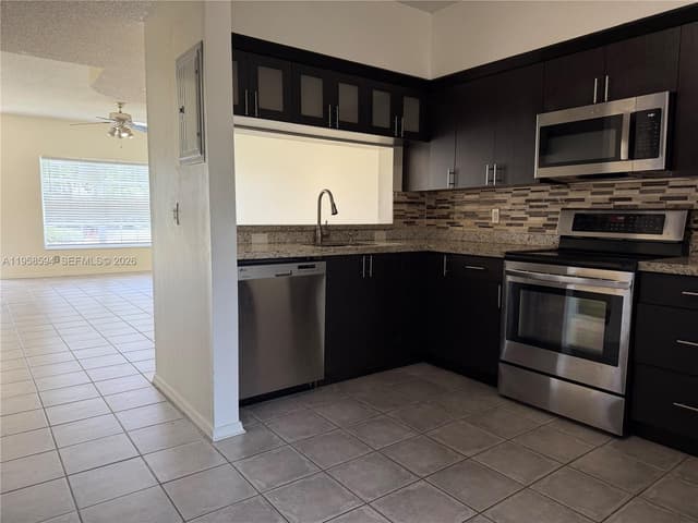 271 Duval Ct, Weston FL 33326 - Weston, FL - Photo 3