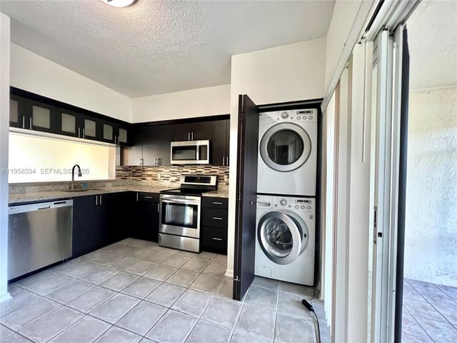271 Duval Ct, Weston FL 33326 - Weston, FL - Photo 4