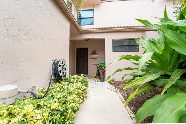 1672 Cypress Pointe Drive # 1a, Coral Springs FL 33071 - Coral Springs, FL - Photo 2