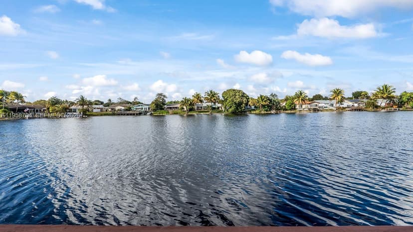 3371 NW 67th St, Fort Lauderdale FL 33309