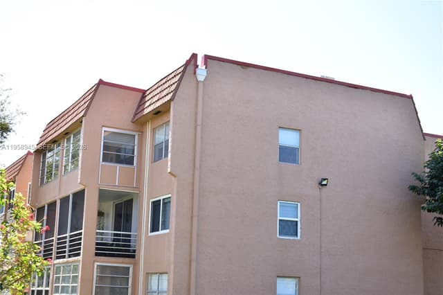 9801 Sunrise Lakes Blvd # 301, Sunrise FL 33322 - Sunrise, FL - Photo 2