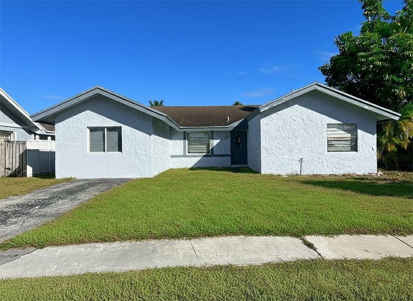 8205 SW 12th Place, North Lauderdale FL 33068