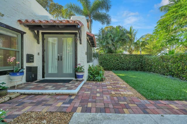 744 Penn Street, West Palm Beach FL 33401 - West Palm Beach, FL - Photo 2