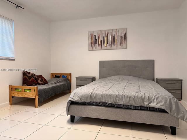 319 NE 14th Ave # 106, Hallandale Beach FL 33009 - Hallandale Beach, FL - Photo 2